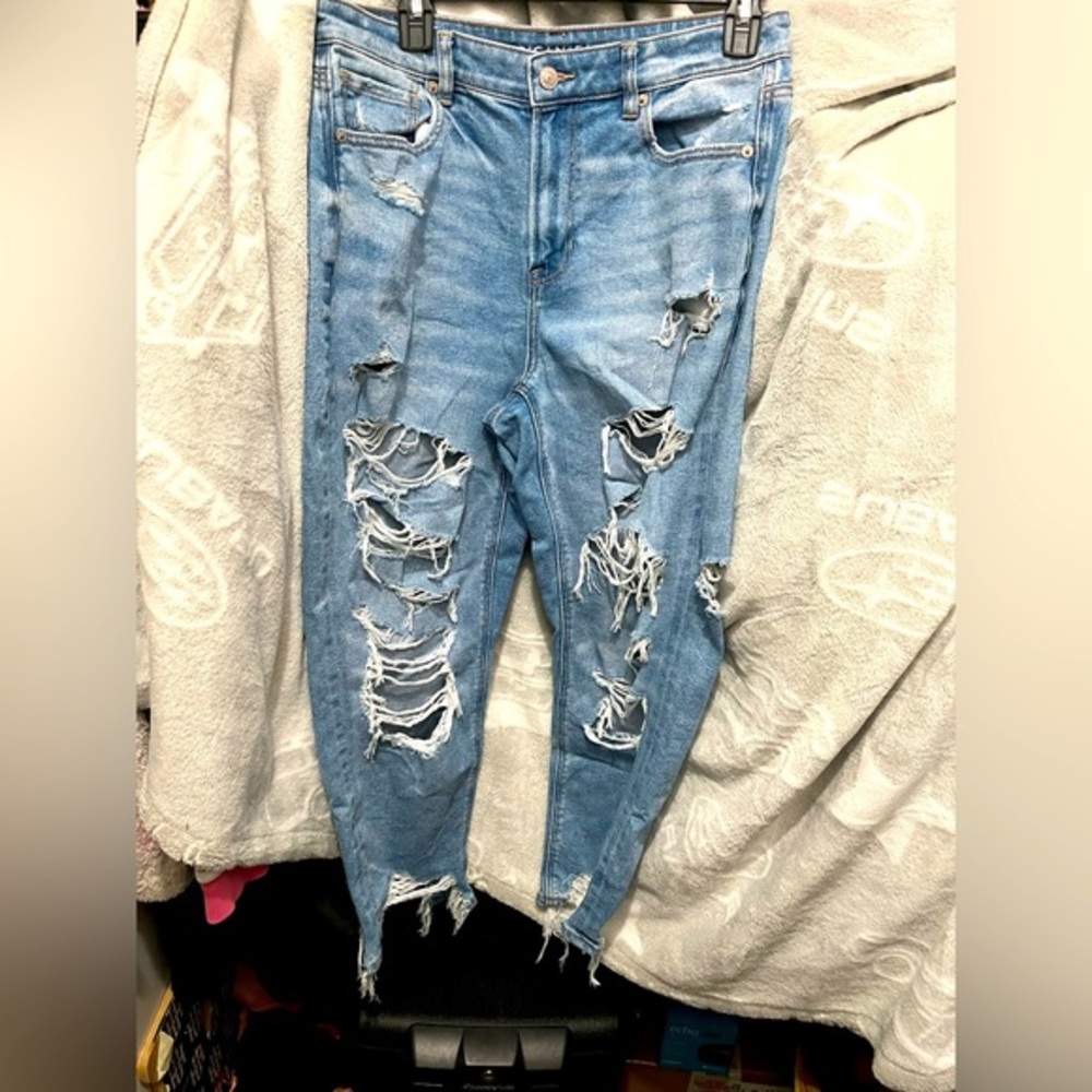 AMERICAN EAGLE MOM JEAN‎ SIZE 10 SHORT DISTRESSED